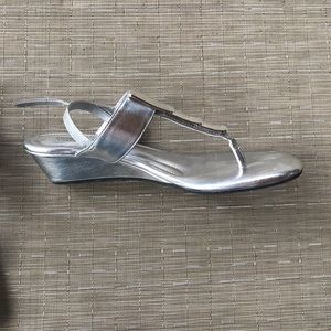 😀 $30/3 Silver wedge sandal Comfort Plus